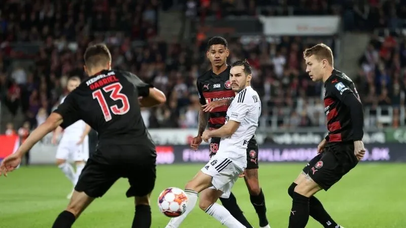 Khả năng cao trận đấu giữa Fredrikstad vs Midtjylland sẽ bất phân thắng bại 